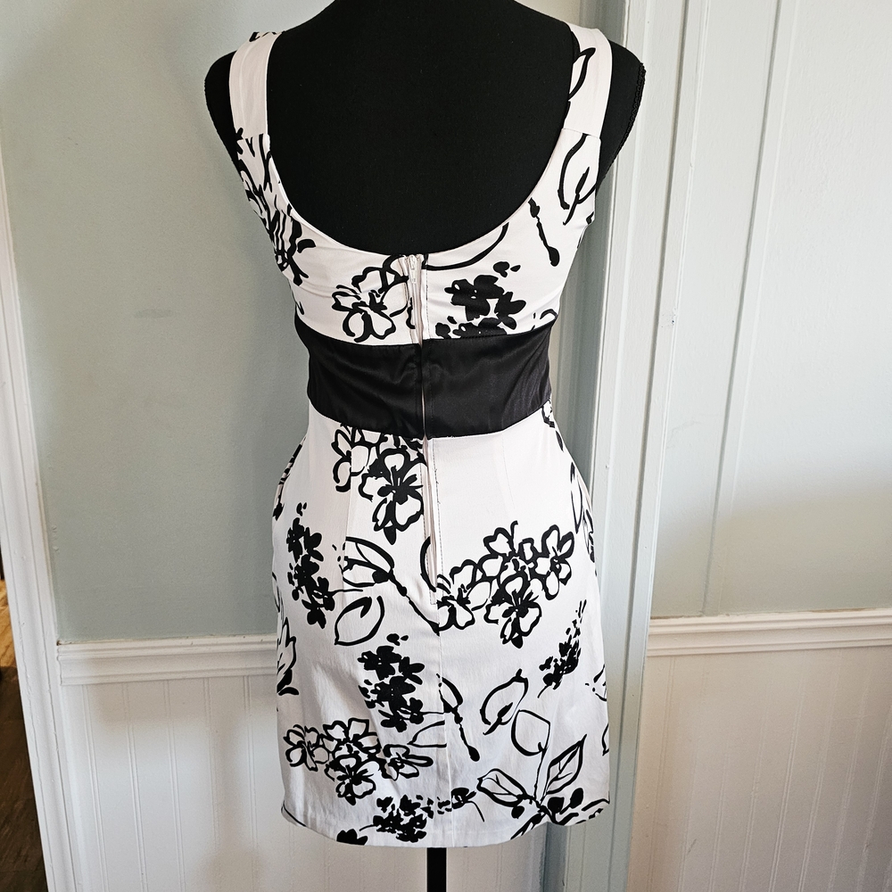 B Darlin Black & White Floral Sleeveless Dress – Pockets - Picture 2 of 5